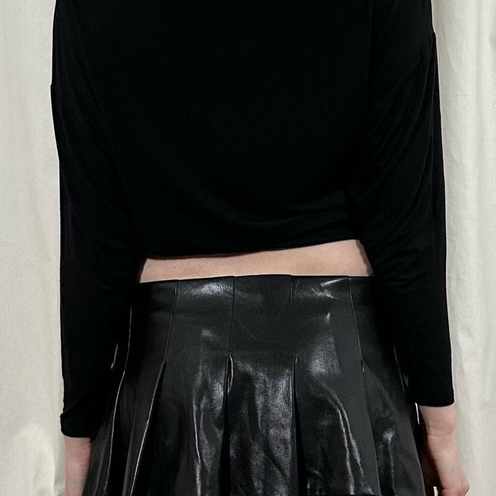 Low Rise Faux Leather Pleated Mini Skirt - Picture 4 of 8
